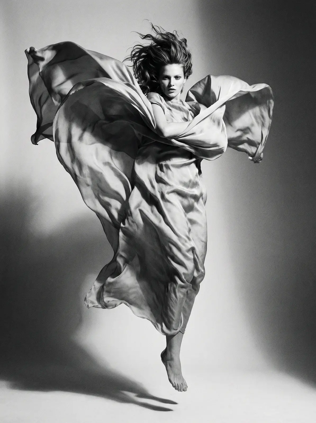 澳门金沙网站 灵感橱窗 流动面料艺术摄影